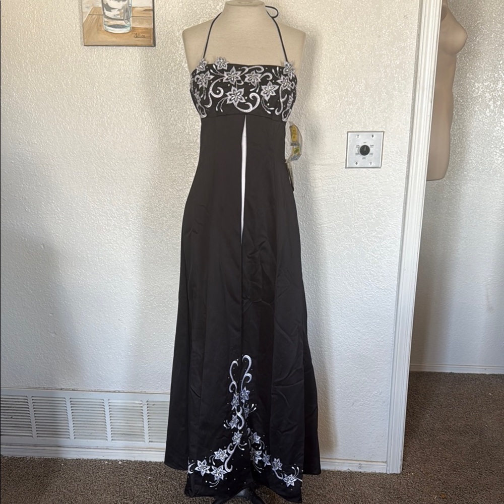 Vintage Elegant Black and White Niki Livas Floral Halter Dress